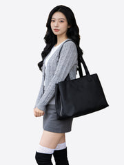 Large capacity nylon shoulder bag R31004